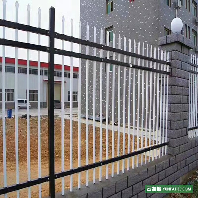 淄博_锌钢护栏网双横杠围栏网_三横杠护栏网_生产加工