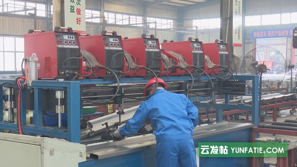 汽车钢圈批发厂家_巨国汽车轮毂厂家定制加工